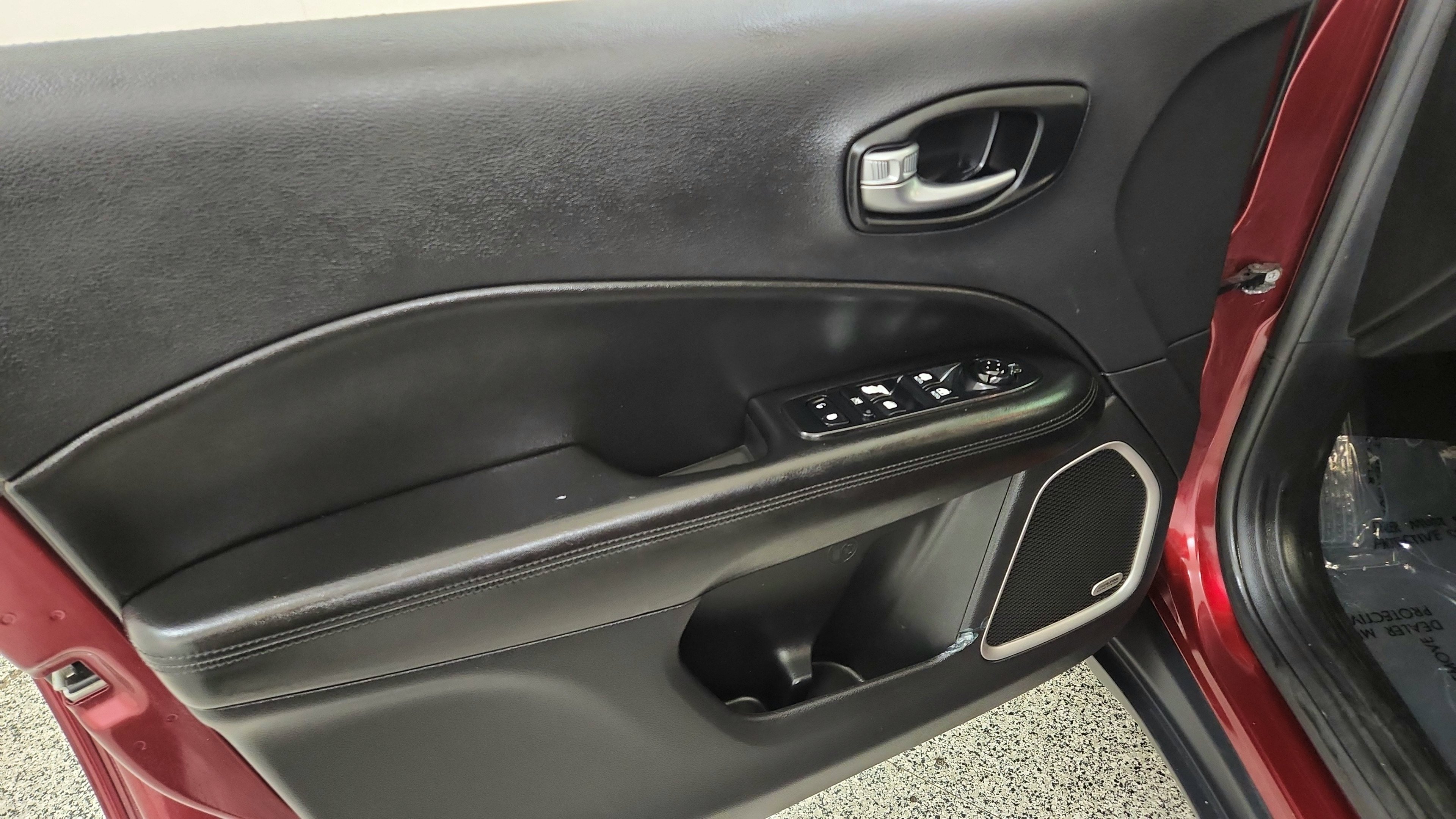 Used 2021 Jeep Compass Latitude w/ Sun and Sound Group FWD image 19