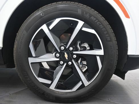 Used 2025 Chevrolet Equinox EV LT w/ Convenience Package image 11