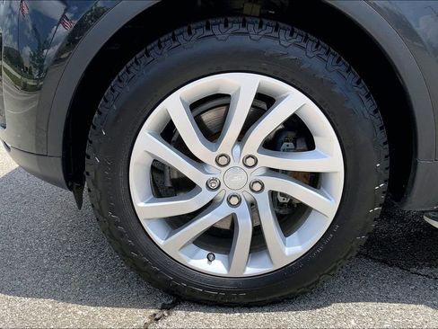 Used 2017 Land Rover Discovery HSE AWD/4WD image 8