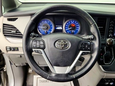 Used 2020 Toyota Sienna XLE Premium AWD/4WD image 14