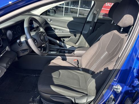Used 2025 Hyundai Elantra SEL FWD image 15