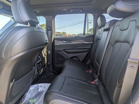 New 2025 Jeep Grand Cherokee Limited AWD/4WD image 35