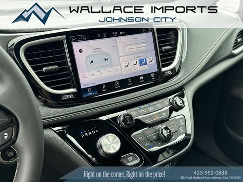 Used 2023 Chrysler Pacifica Touring-L w/ S Appearance Package AWD/4WD image 23