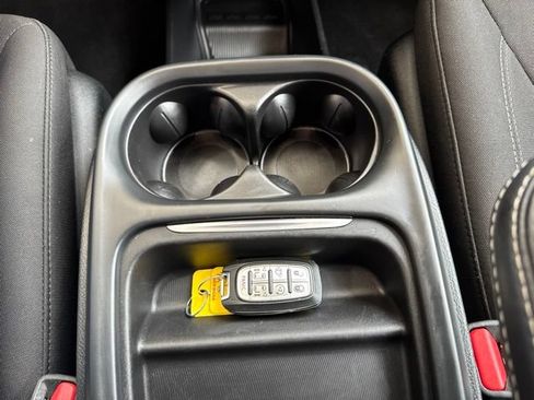 Used 2023 Chrysler Pacifica Touring FWD image 24