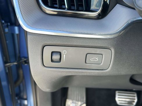 Used 2019 Volvo XC60 T5 R-Design AWD/4WD image 22