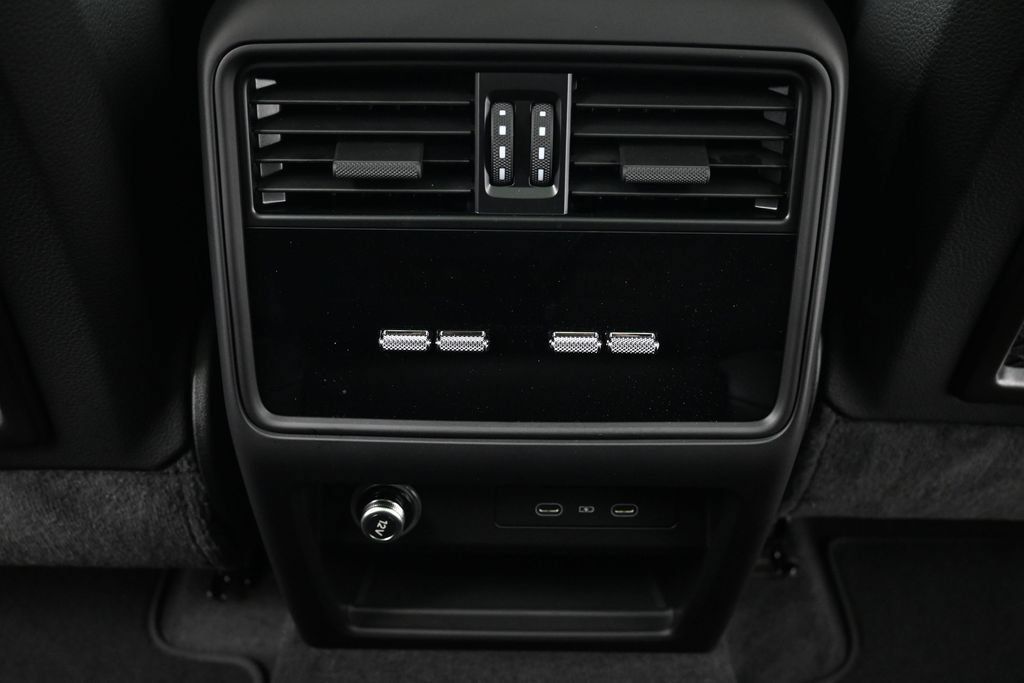 Certified 2026 Porsche Cayenne AWD/4WD image 8