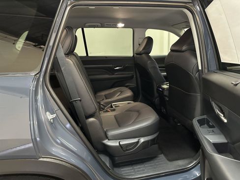 Used 2025 Toyota Grand Highlander AWD image 36