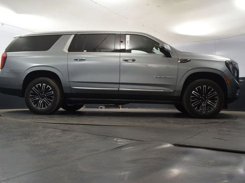 Used 2025 GMC Yukon XL Elevation image 48