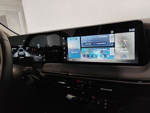 Used 2025 Nissan Kicks SR w/ Illumination Package image 53