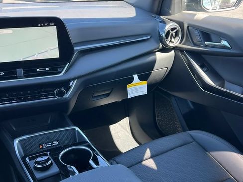 New 2026 Chevrolet Equinox LT w/ Convenience Package II AWD/4WD image 32