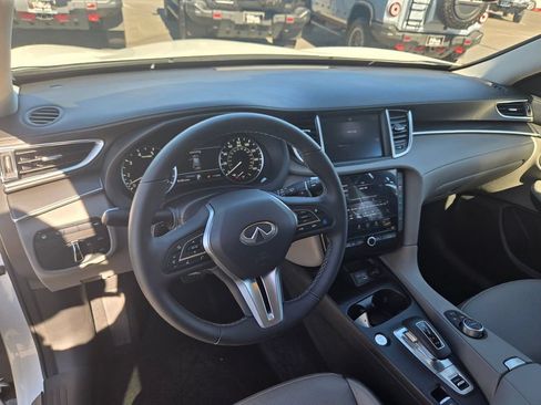 Certified 2025 INFINITI QX50 Luxe AWD/4WD image 9