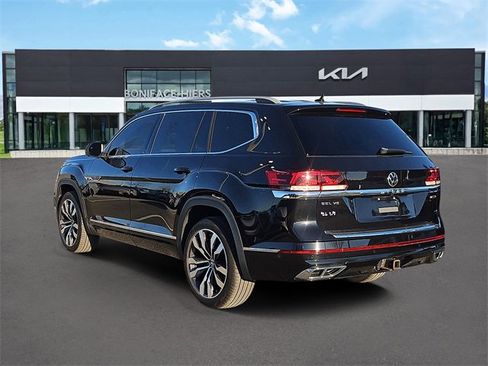 Used 2022 Volkswagen Atlas SEL Premium image 3