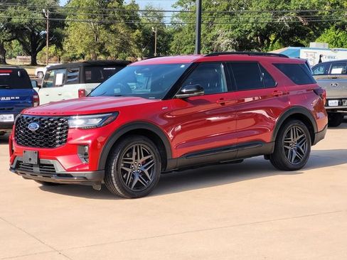 Used 2025 Ford Explorer ST-Line w/ Premium Package RWD image 3
