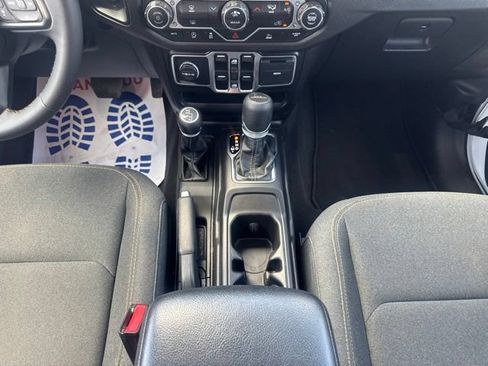 Certified 2025 Jeep Gladiator Sport AWD/4WD image 13