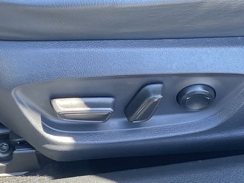 Used 2018 Toyota Camry SE FWD image 28