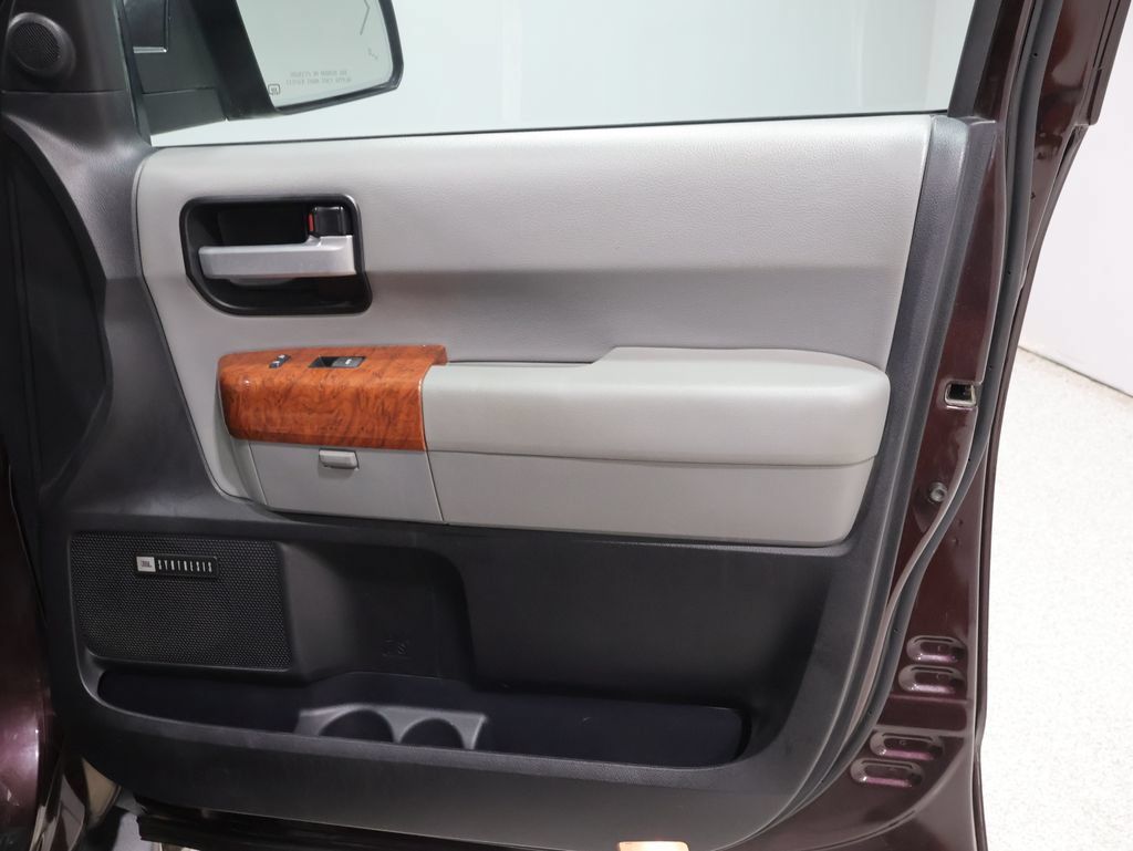 Used 2019 Toyota Sequoia Platinum AWD/4WD image 22