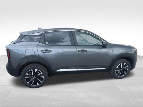 Used 2025 Nissan Kicks SV AWD/4WD image 11