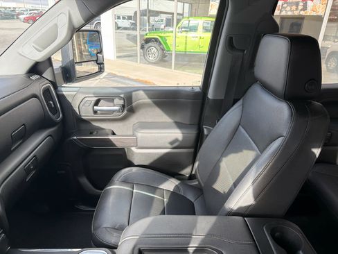 Used 2021 Chevrolet Silverado 1500 LTZ w/ Technology Package image 32