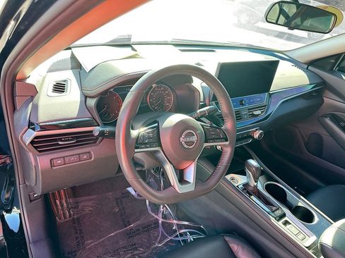 Used 2024 Nissan Altima 2.5 SR w/ SR Premium Package image 12