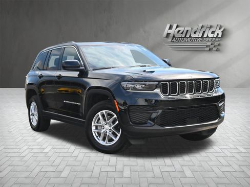 Used 2025 Jeep Grand Cherokee Laredo X w/ Luxury Tech Group I RWD image 2