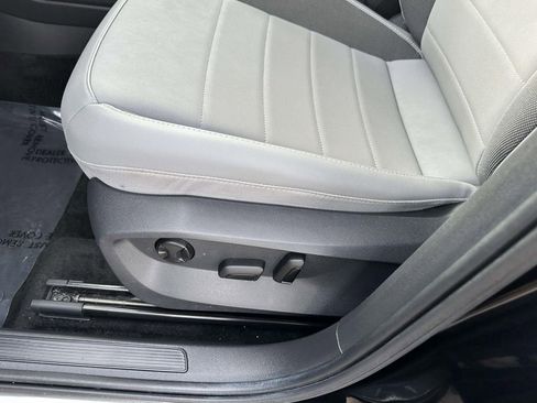 Used 2023 Volkswagen Taos SE w/ Black Wheel Package image 20