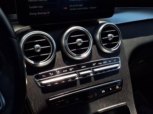 Used 2021 Mercedes-Benz GLC 300 4MATIC w/ AMG Line image 10