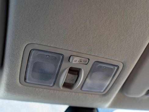 Used 2022 Hyundai Venue SEL image 35