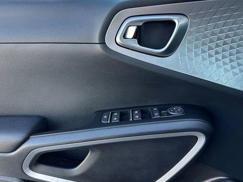 Used 2023 Kia Soul S image 11