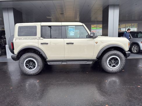 New 2025 Ford Bronco Badlands image 10