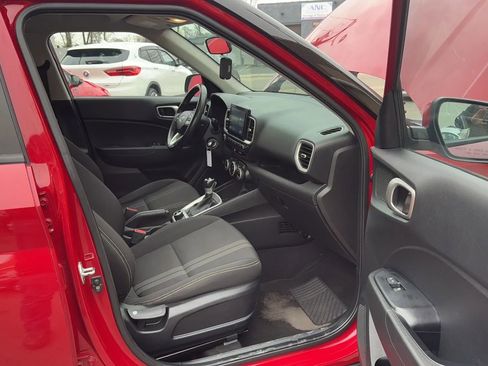 Used 2021 Hyundai Venue SEL image 24