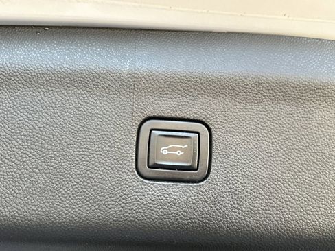 Used 2022 Buick Enclave Avenir w/ Avenir Technology Package image 34