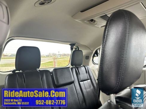 Used 2012 Chrysler Town & Country Touring-L w/ Entertainment Group #2 image 27