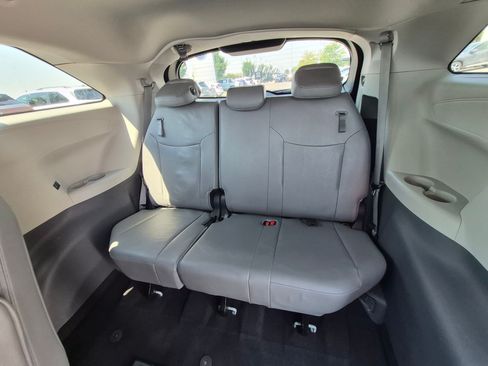 Used 2023 Toyota Sienna XLE FWD image 32