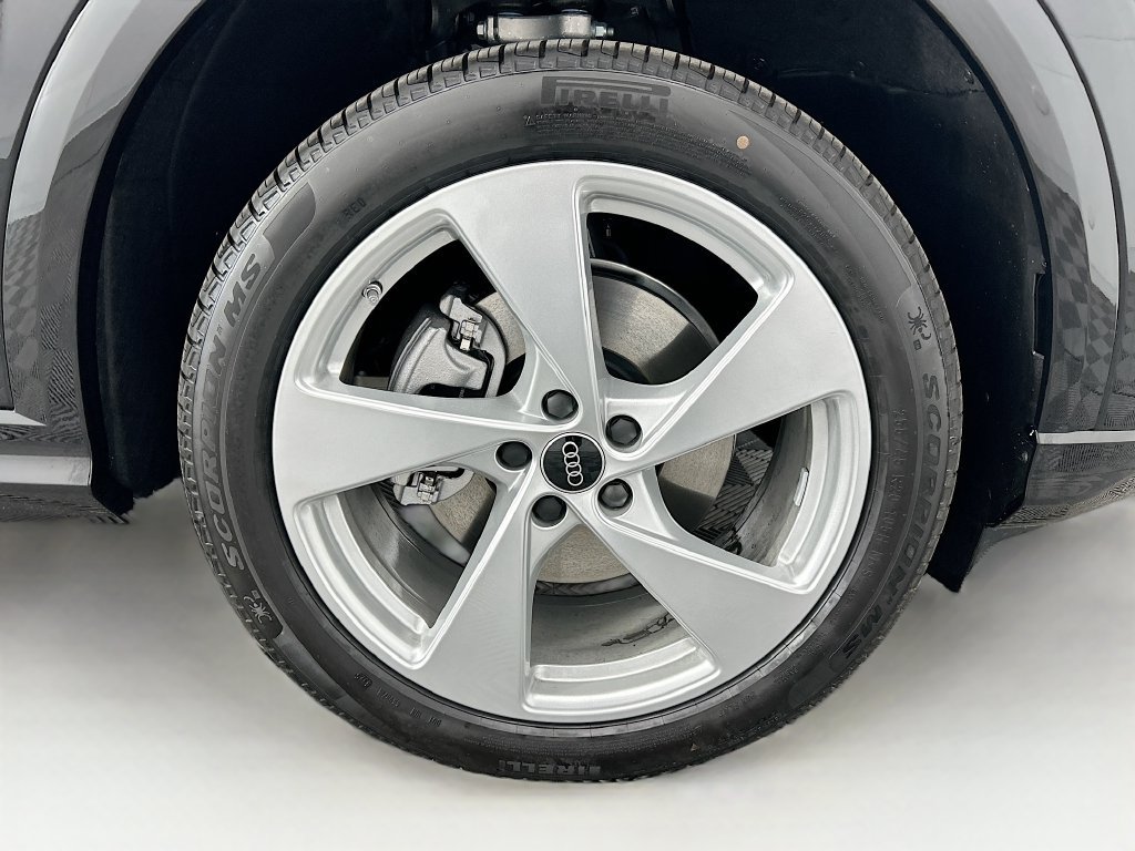 Used 2025 Audi Q5 Premium Plus AWD/4WD image 32