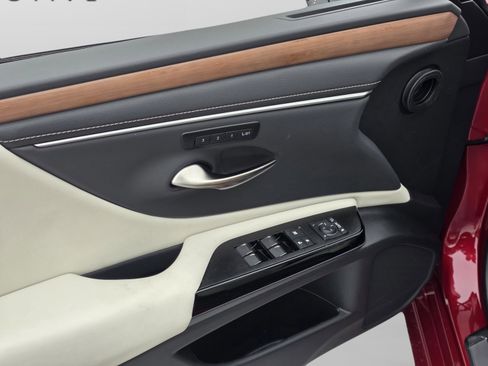 New 2025 Lexus ES 350 w/ Premium Package image 10