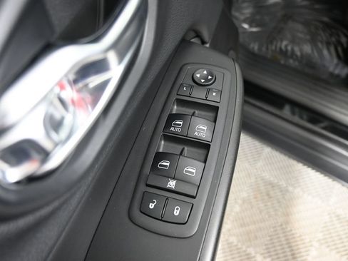 Used 2019 Jeep Cherokee Trailhawk w/ Cold Weather Group AWD/4WD image 19