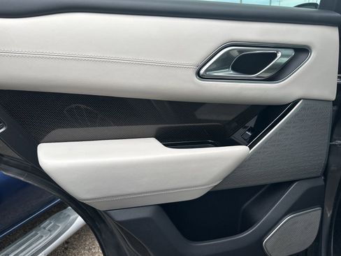 Used 2018 Land Rover Range Rover Velar R-Dynamic HSE image 34