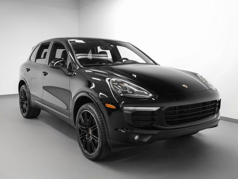 Certified 2018 Porsche Cayenne Platinum Edition image 10