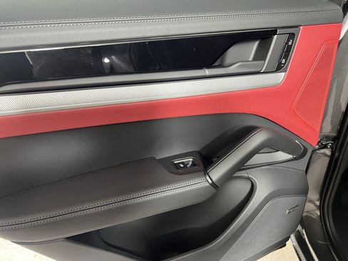 Certified 2026 Porsche Cayenne image 24