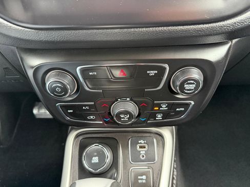 Used 2019 Jeep Compass Latitude w/ Popular Equipment Group AWD/4WD image 14