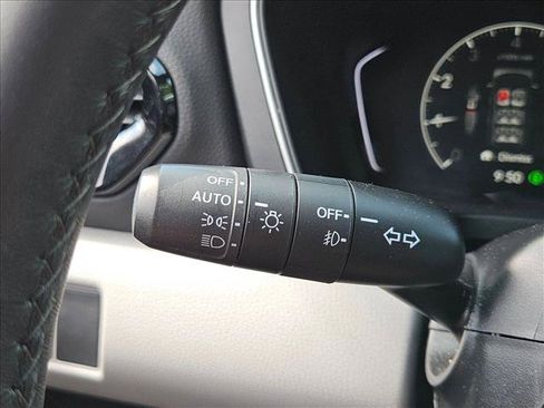 Used 2025 Honda Pilot EX-L image 11