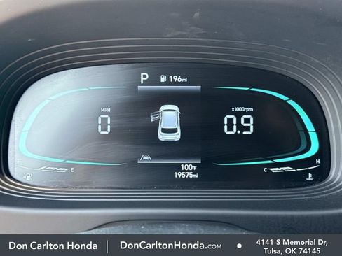 Used 2025 Hyundai Venue SEL FWD image 9