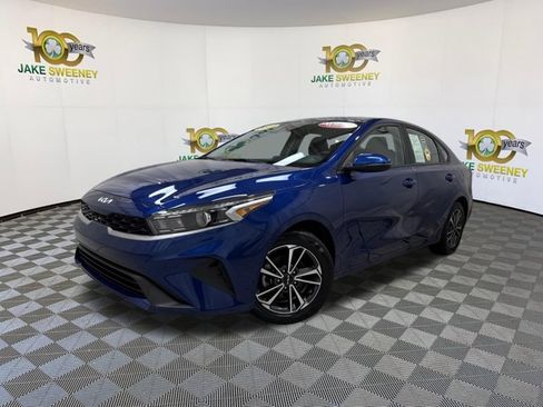 Used 2023 Kia Forte LXS w/ LXS Technology Package FWD image 4