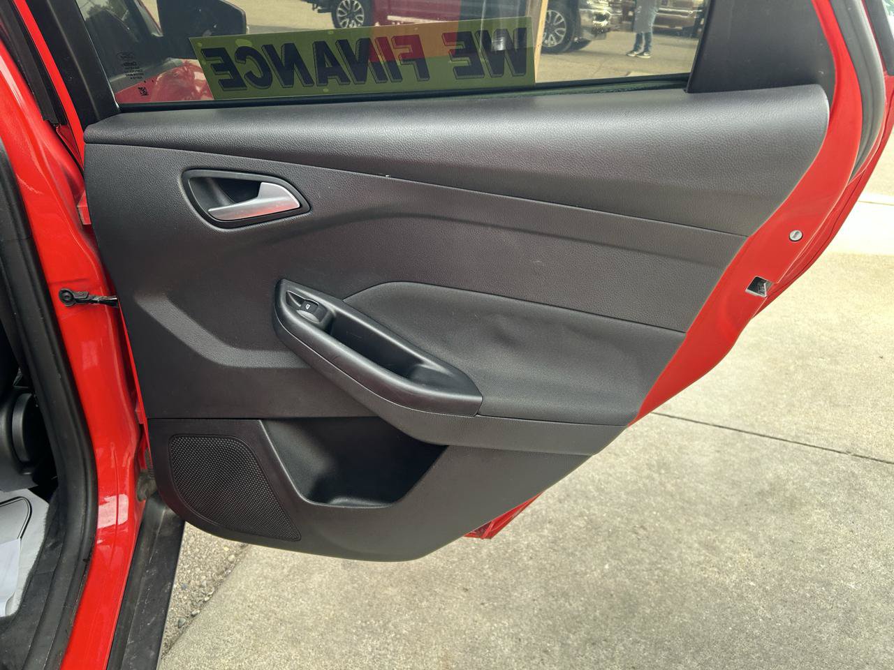 Used 2015 Ford Focus SE w/ Equipment Group 201A FWD image 14