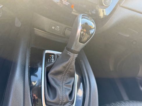 Used 2019 Nissan Rogue S w/ Special Edition Package FWD image 16