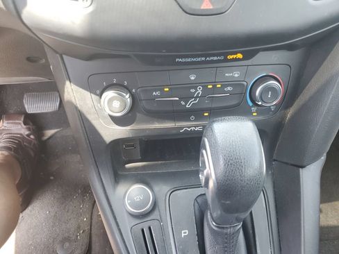 Used 2017 Ford Focus SE FWD image 14