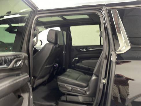Used 2023 GMC Yukon XL Denali w/ Denali Reserve Package RWD image 15