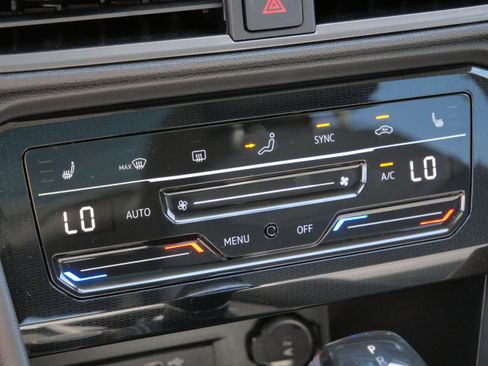 New 2025 Volkswagen Taos SE image 11