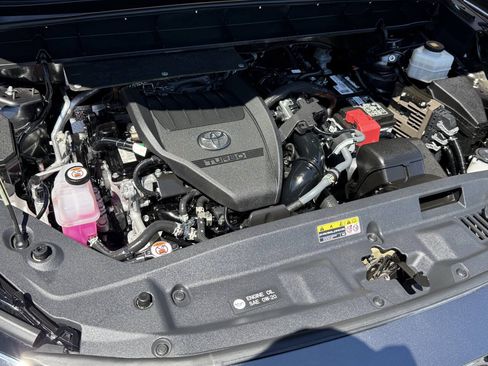 Used 2023 Toyota Highlander Platinum FWD image 11