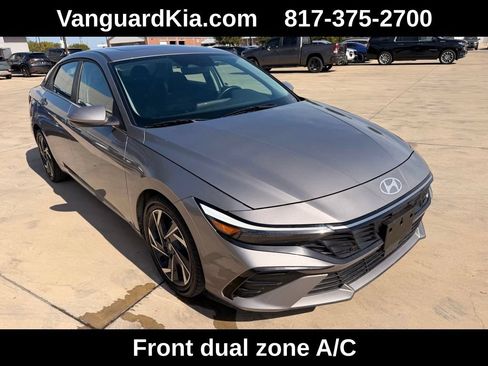 Used 2025 Hyundai Elantra SEL FWD image 5